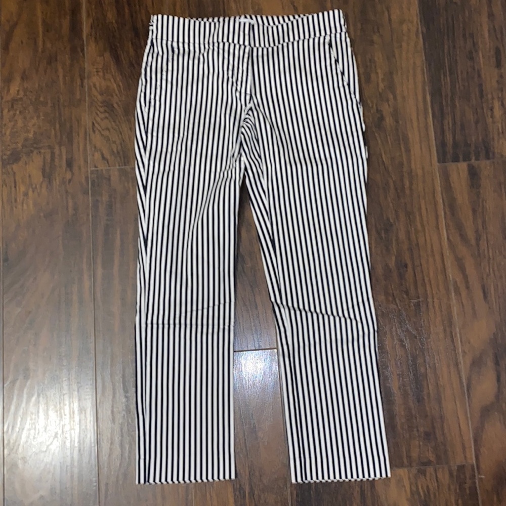 New York and Company black and white striped capris